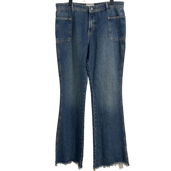 We The Free Izzy Low Rise Flare Jeans Size 31 Blue Frayed Hem Boho Festival - Picture 1 of 9